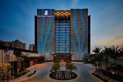Ritz-carlton hotel - We would like to show you a description here but the site won’t allow us.